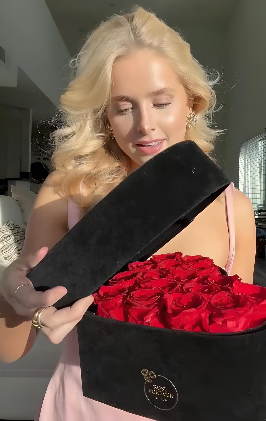 16 Preserved Roses Eternal Forever Rose Gift in Heart-Shaped Black Velvet Box - Valentines  Day Luxury Flowers  to Express Heart Felt Love