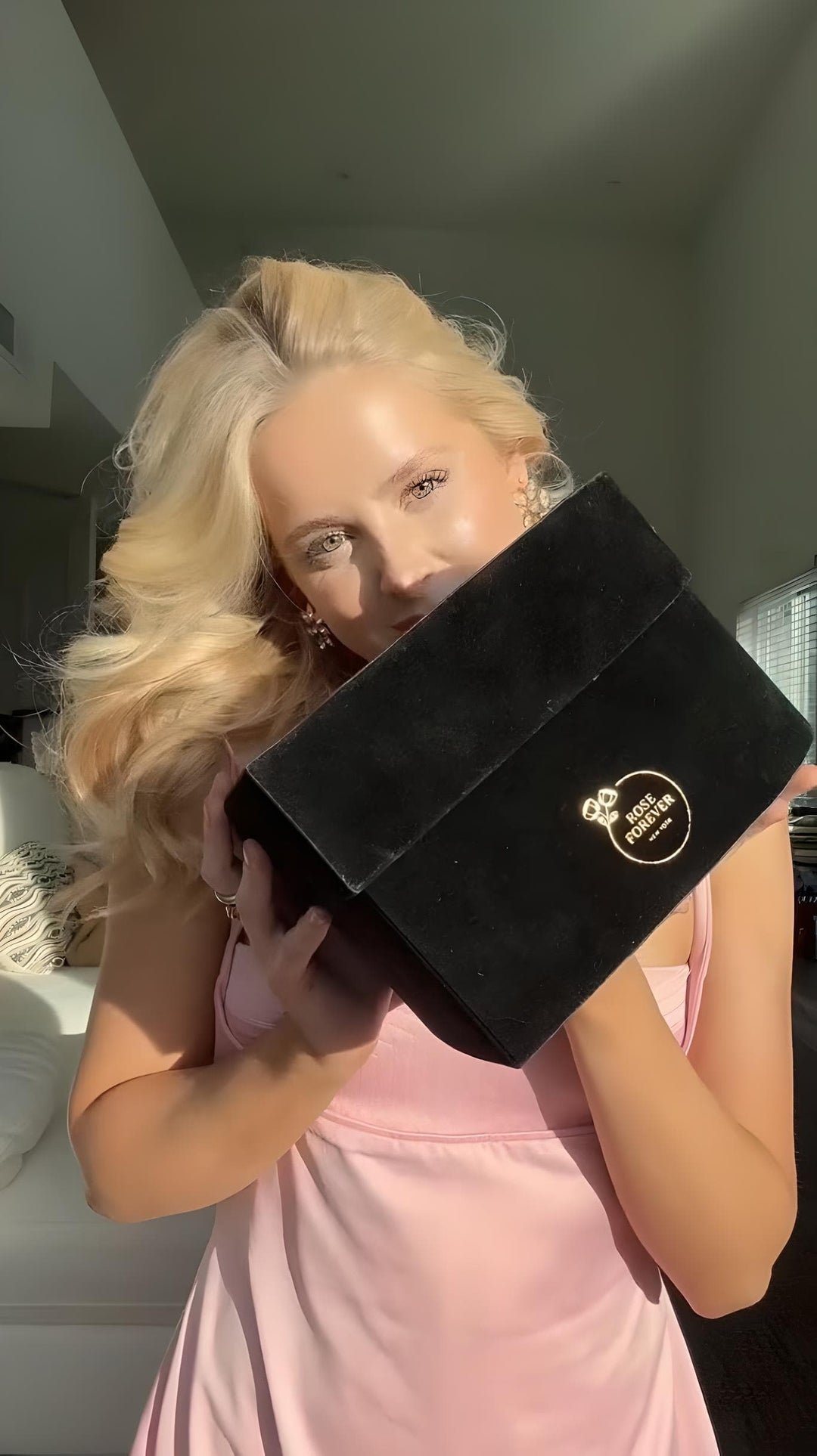 16 Preserved Roses Eternal Forever Rose Gift in Heart-Shaped Black Velvet Box - Valentines  Day Luxury Flowers  to Express Heart Felt Love