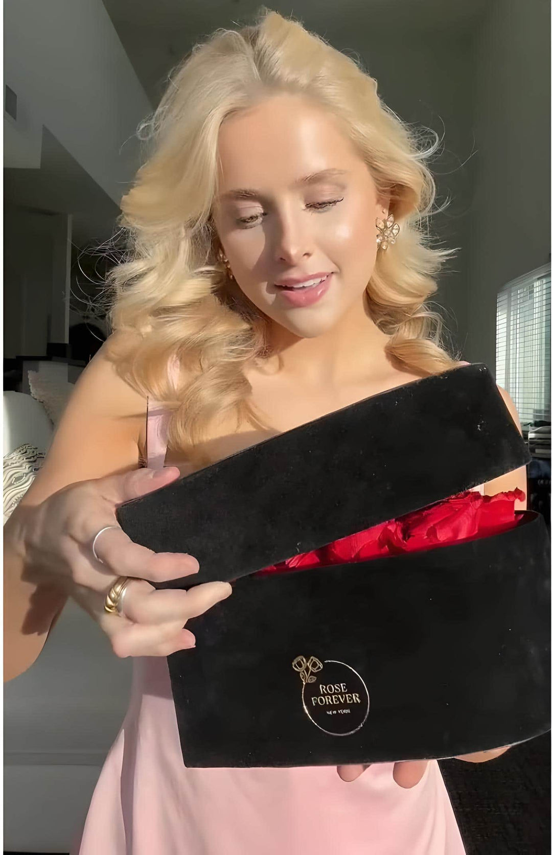 16 Preserved Roses Eternal Forever Rose Gift in Heart-Shaped Black Velvet Box - Valentines  Day Luxury Flowers  to Express Heart Felt Love