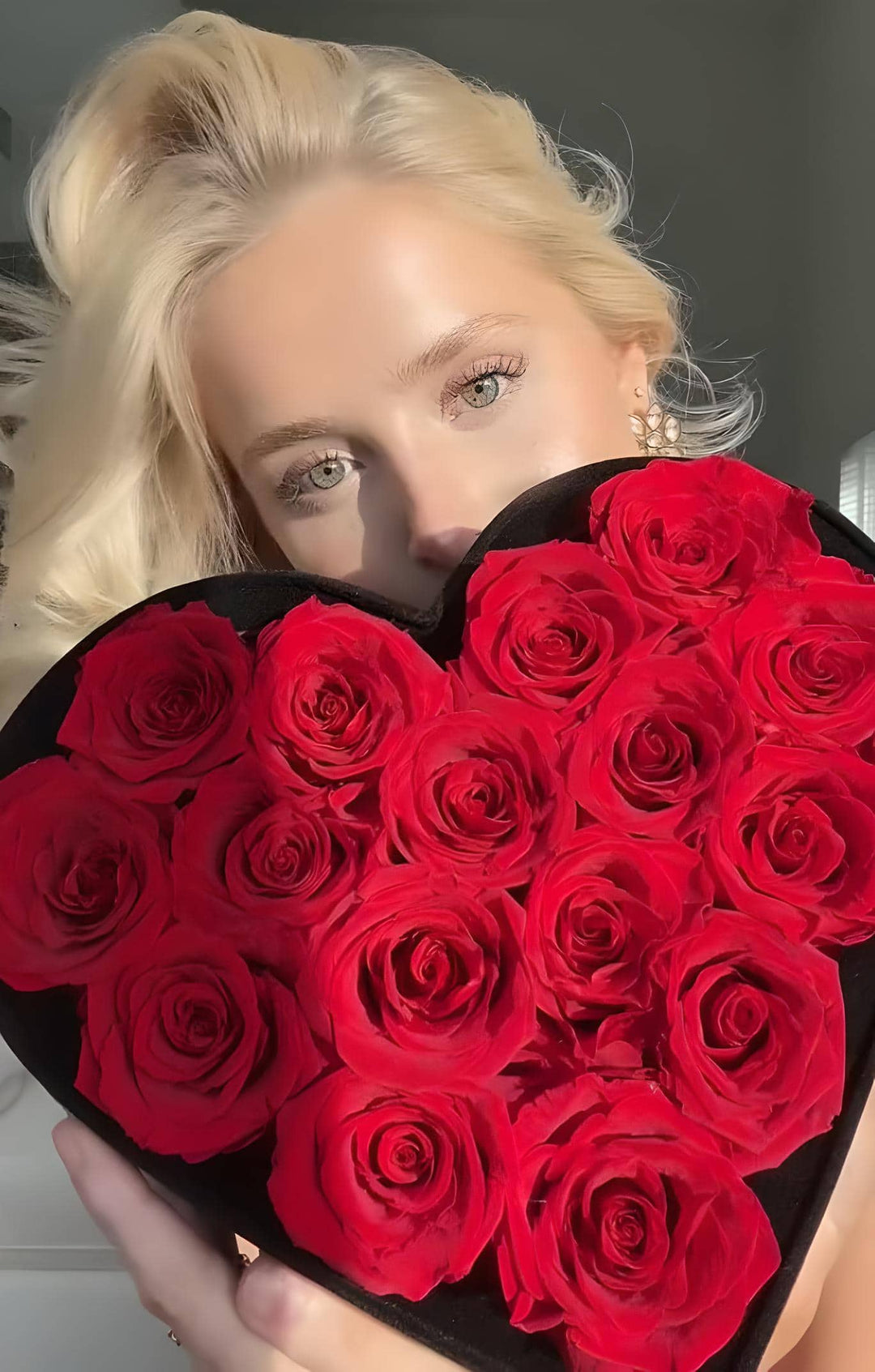 16 Preserved Roses Eternal Forever Rose Gift in Heart-Shaped Black Velvet Box - Valentines  Day Luxury Flowers  to Express Heart Felt Love